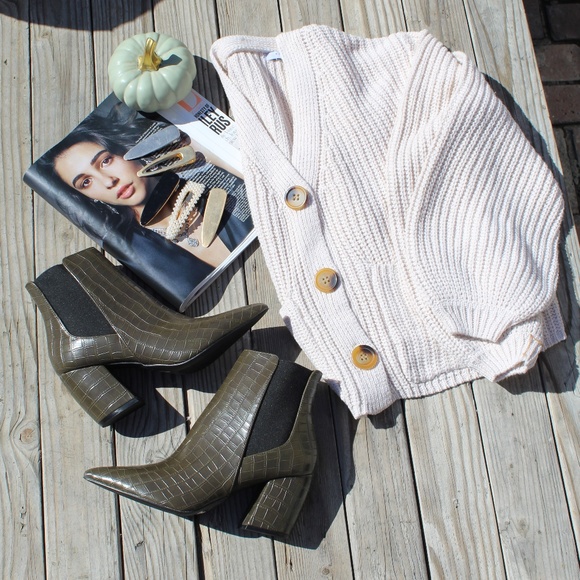 🚨//Fall Must Haves// Croco print Bootie - Picture 5 of 8